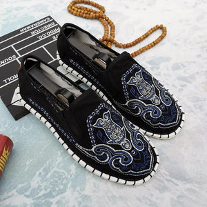 2021 Classic Men Embroidered Shoes Comfortable Chinese Style Casual Shoes Men Retro Slip-on Loafers Shoes Men Zapatillas Hombre