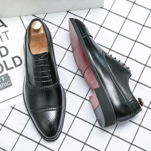 Men Oxfords Casual Shoes Red Sole Fashion Business Party Banquet Daily Retro Carved Lace-up Brogue Dress Shoes Zapatos Hombre