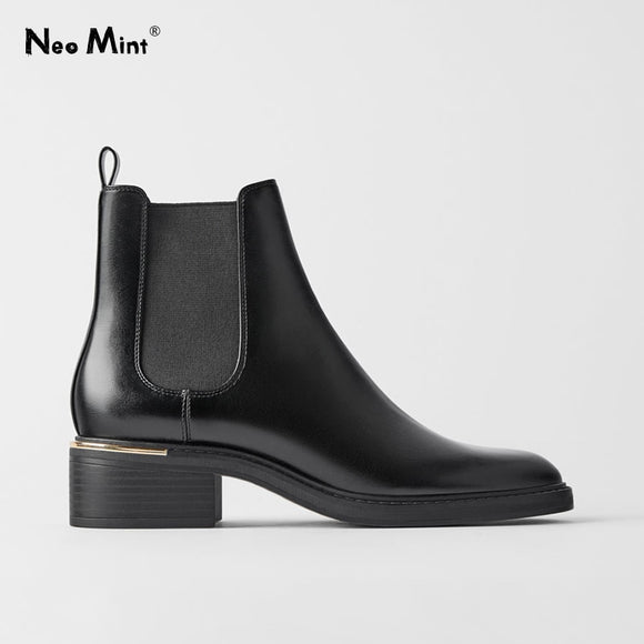 2021 New Black Leather Boots Women Metal Decoration Med Heels Ladies Chelsea Boots Round Toe Ankle Boots for Women Winter Shoes