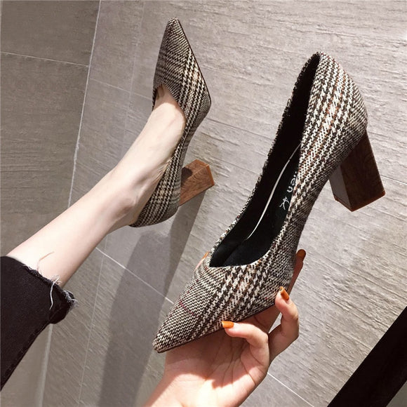 2021 spring and autumn French high heels female thick heel pointed black new small fresh girl single shoes